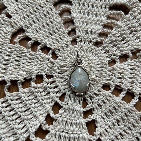 Sterling silver moonstone pendent. - Picture 5 of 8